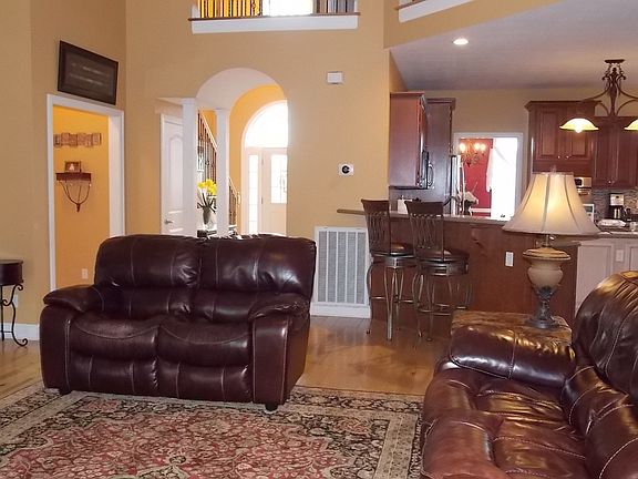 4th image of 2422 Creekstone Cir