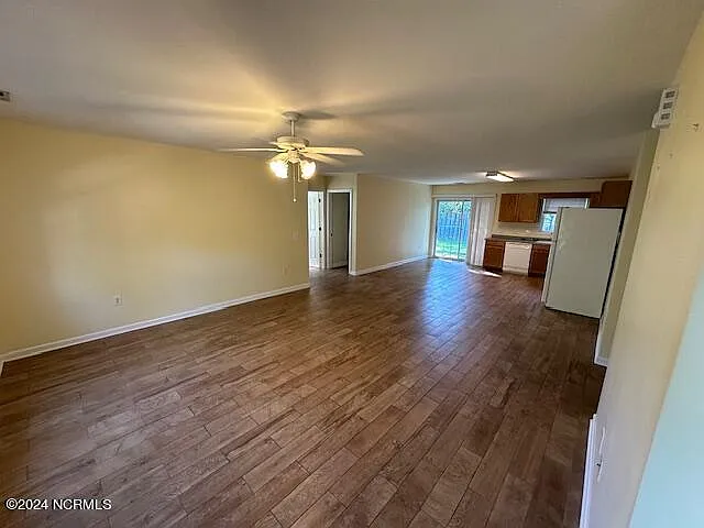 4372 Ritz Cir — Photo 2