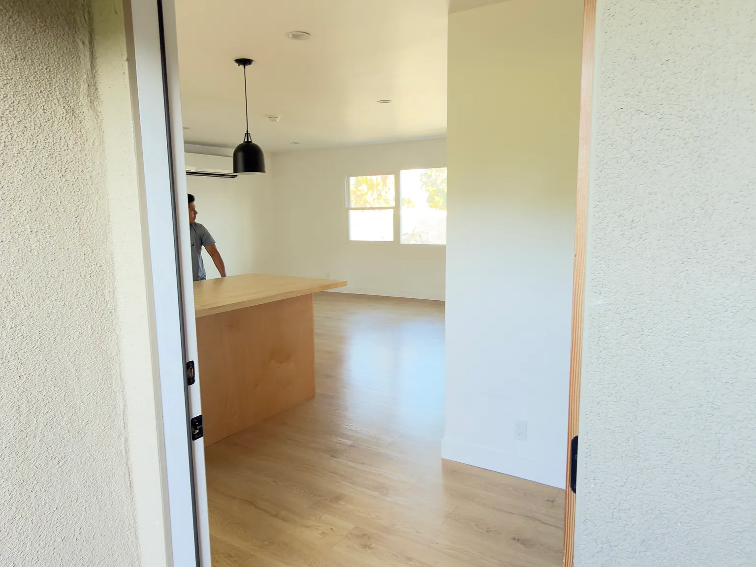 3 bed, 1300 sqft, $5,995 — Photo 2