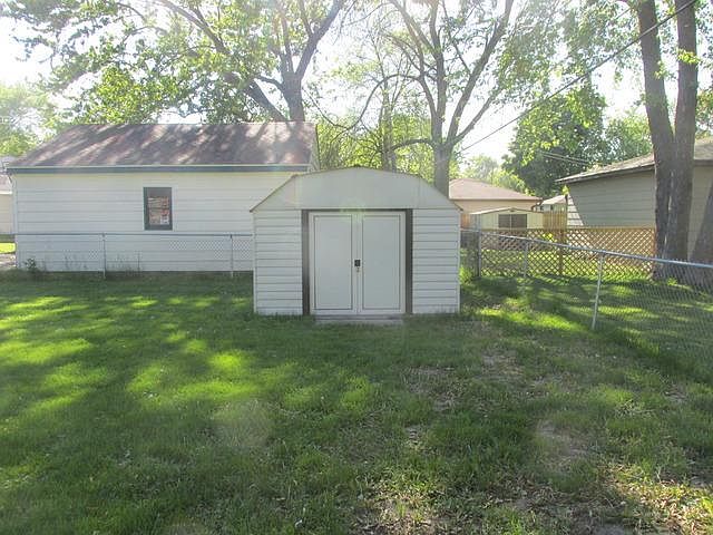 2nd image of 914 Wilson Ct