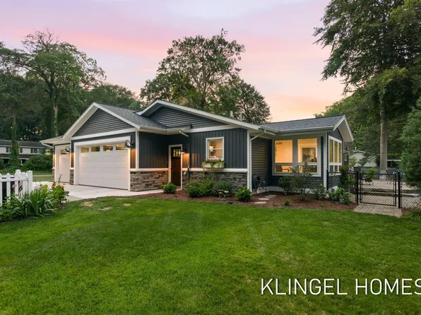 1371 Edgewood Dr, Holland, MI 49424