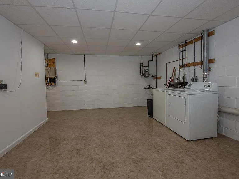 1216 Ogden St — Photo 40