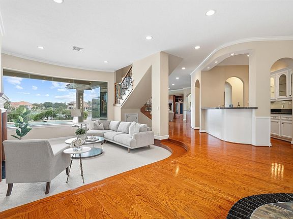 5th image of 19006 Windsor Lakes Dr