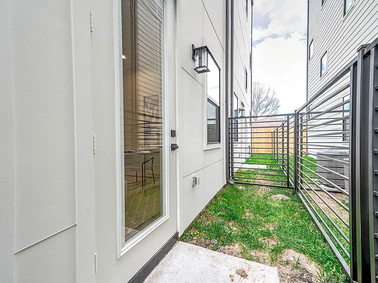 3805 Coyle St — Photo 38