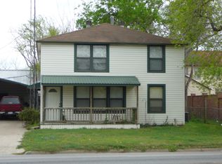 603 E 4th St, Hallettsville, TX 77964