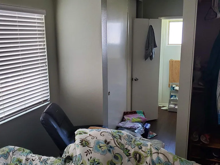 Master bedroom w/ 2 closets