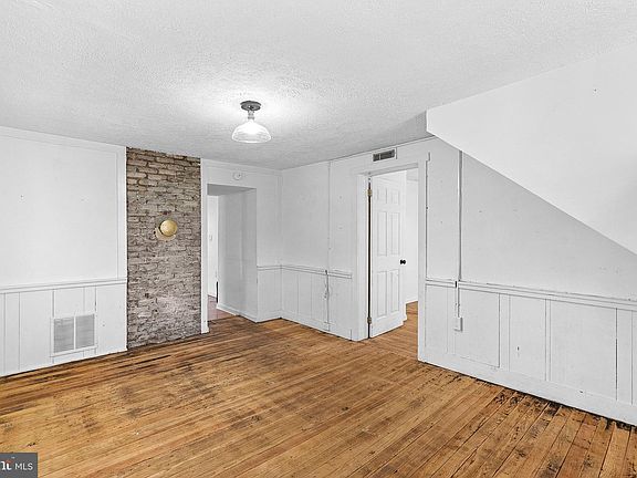 4th image of 31 Main St