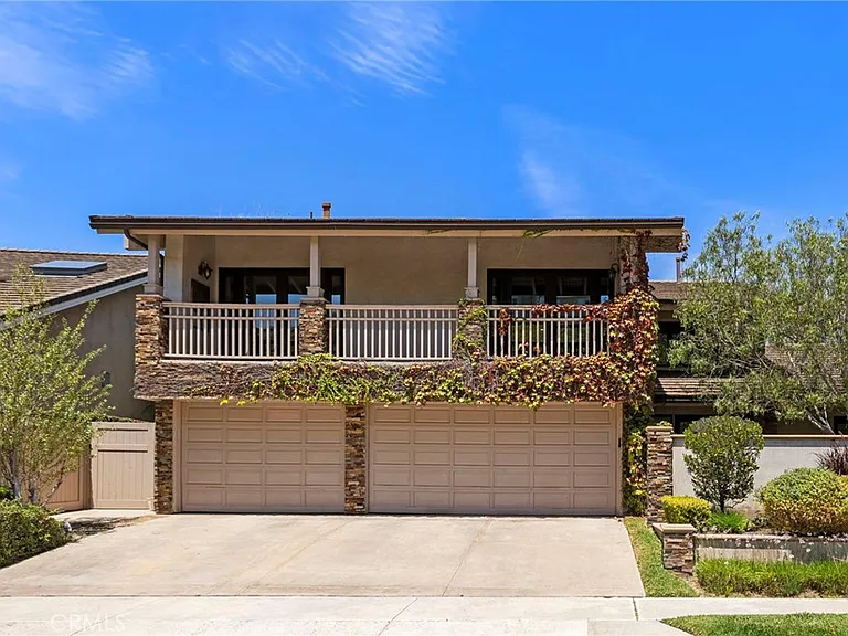 26 Mission Bay Dr — Photo 1