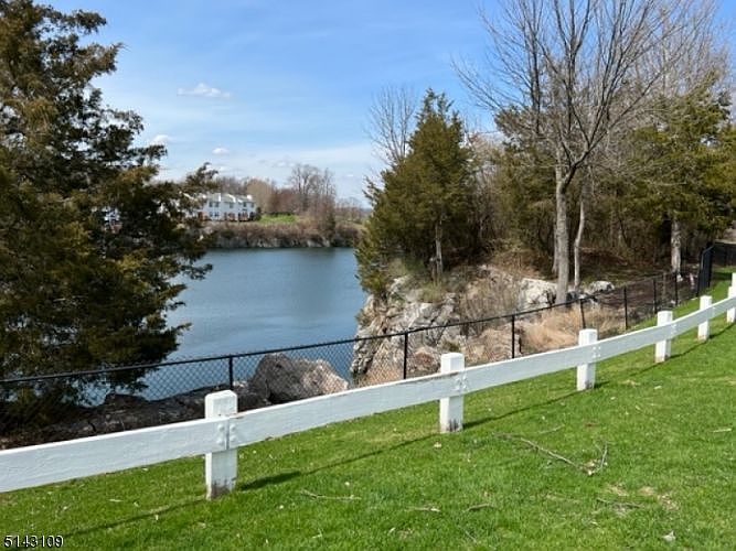 1st image of 8 Lakeview Dr