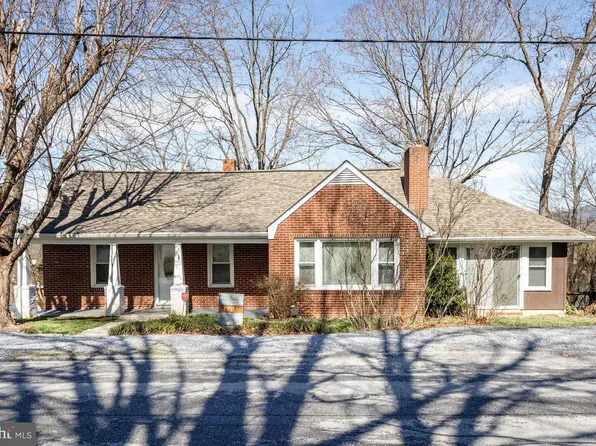 1401 4th St, Waynesboro, VA 22980