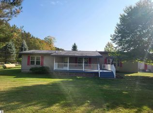18473 Wells Rd, Thompsonville, MI 49683