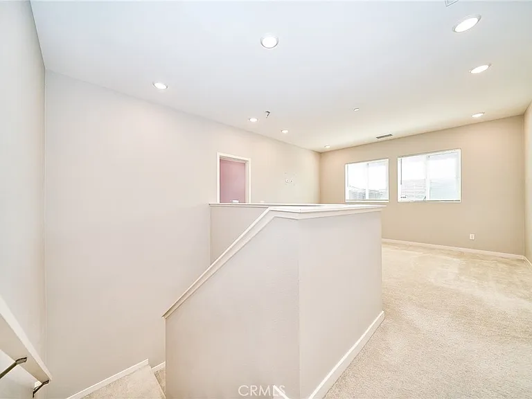 2622 E Embry Ln — Photo 34