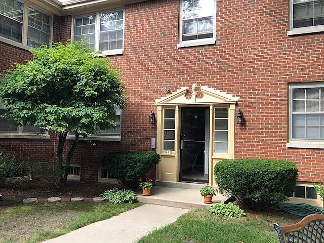 611 E Henry Clay St #3 — Photo 2