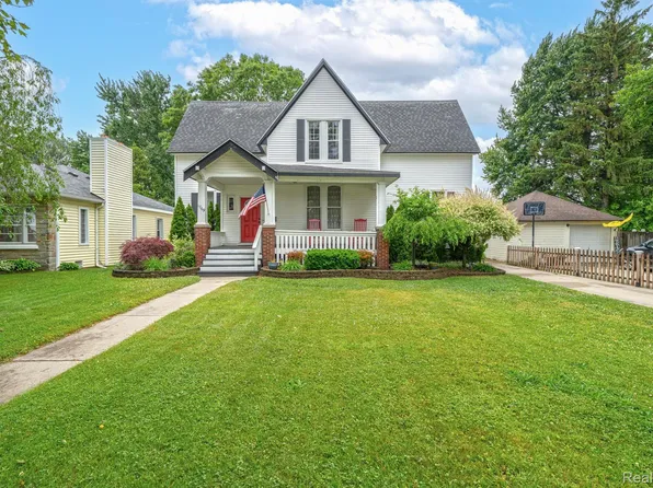 1769 Saint Clair River Dr, Algonac, MI 48001