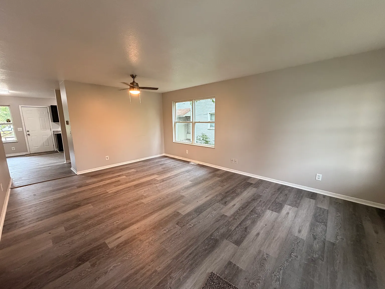 4 bed, 1.5 bath, 1440 sqft, $1,300 — Photo 2