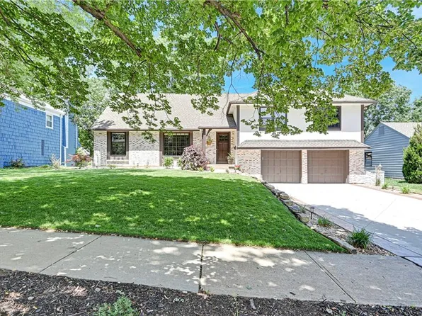 10610 W 102nd Ter, Overland Park, KS 66214