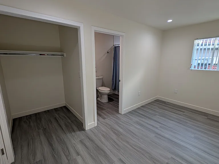 13435 Moorpark St — Photo 24