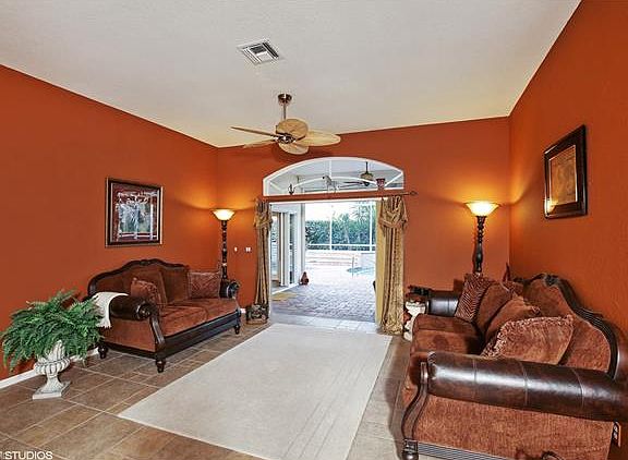 2nd image of 336 Lambton Ln