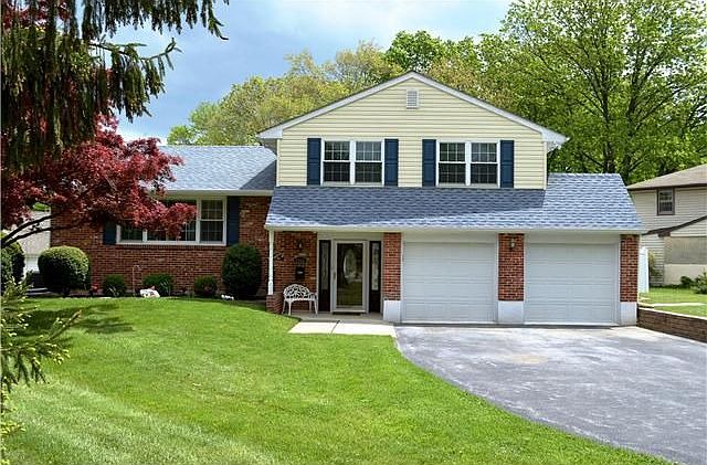 4 BR split offers updates, convenience & great lot