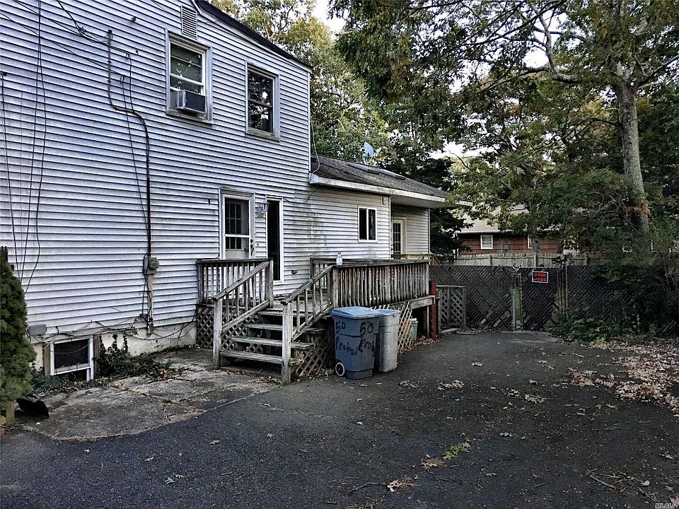 50 Probst Dr Shirley NY Zillow