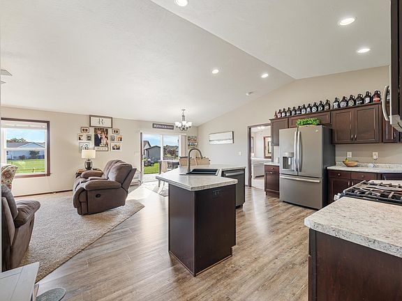 3rd image of 1411 Mera Ln