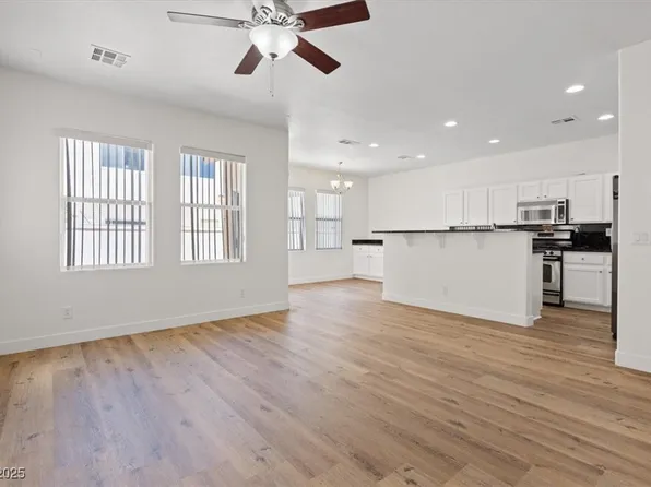 4966 Crimson Mare Rd, Las Vegas, NV 89139