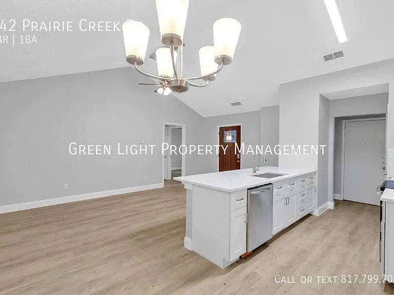 742 Prairie Creek Dr — Photo 6
