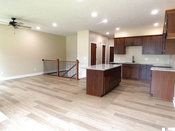 5th image of 308 Maple St