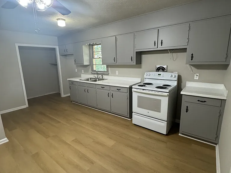 135 McBee St — Photo 7