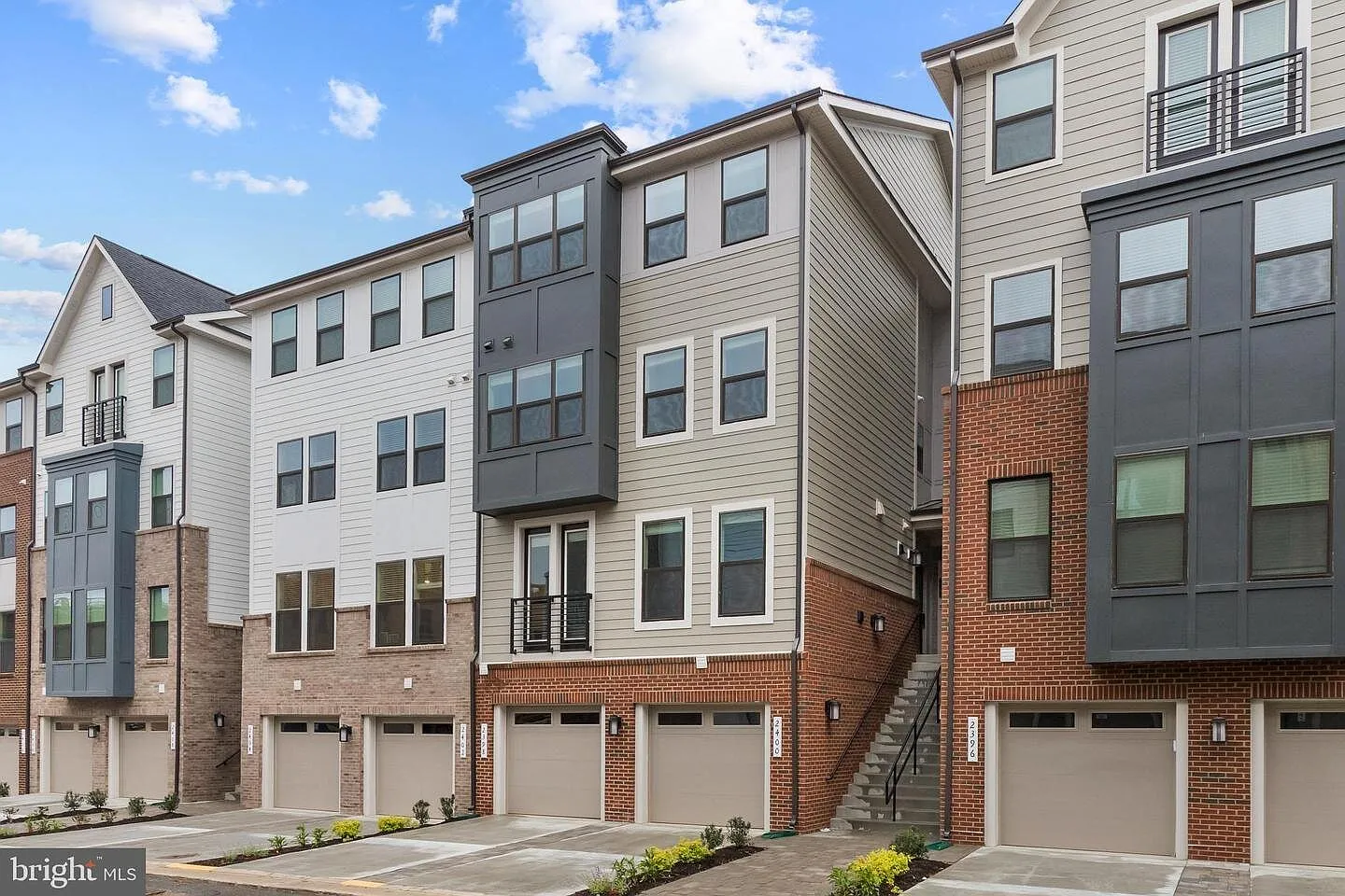 3 bed, 2.0 bath, 1845 sqft, $4,100 — Photo 2