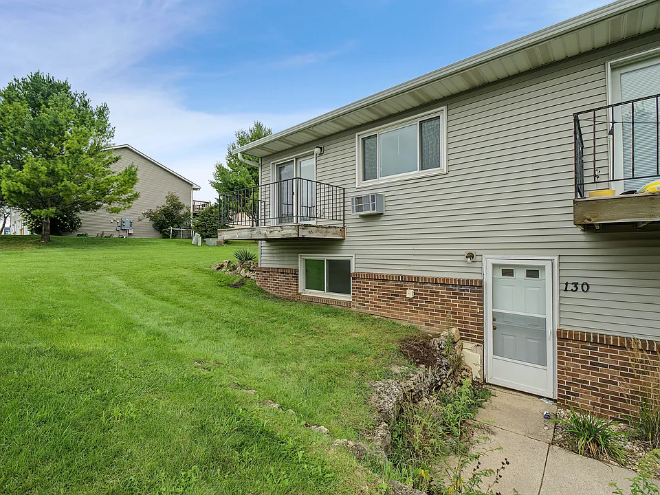 122-130 Maple Ct