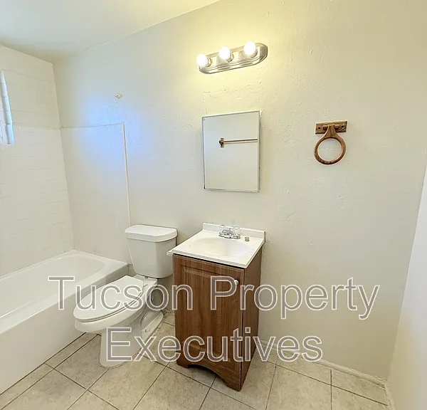 240 W Sahuaro St #12 — Photo 8