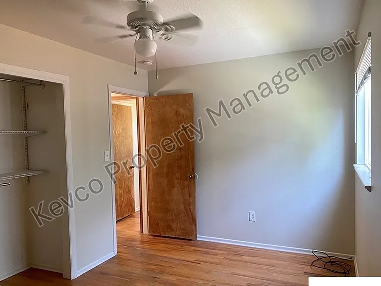1400 Hillcrest Dr — Photo 12