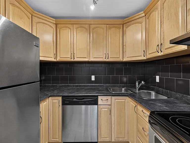 10138 116th St NW #G5 — Photo 4