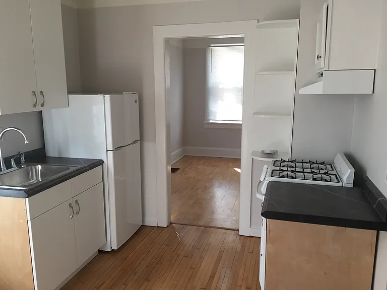 2534 N Weil St — Photo 2