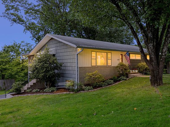 2nd image of 1203 Clermont Dr