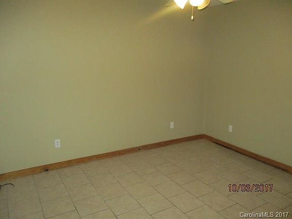 3rd image of 1101 Locust St APT 12