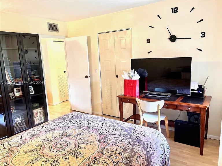 2841 Somerset Dr #215 — Photo 23