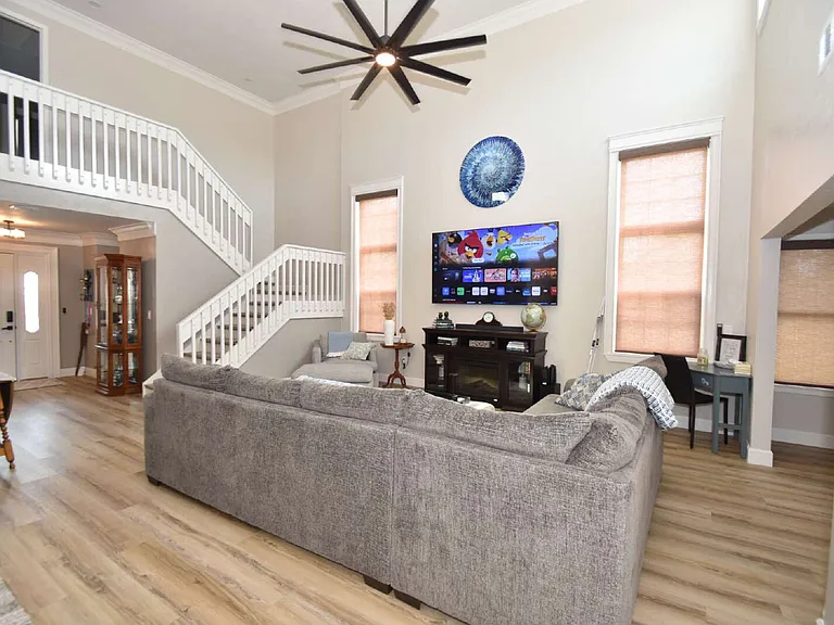 1 Bedford Dr — Photo 11