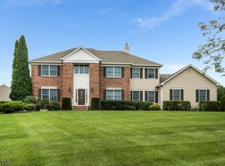 18 Briarwood Rd, Long Valley, NJ 07853
