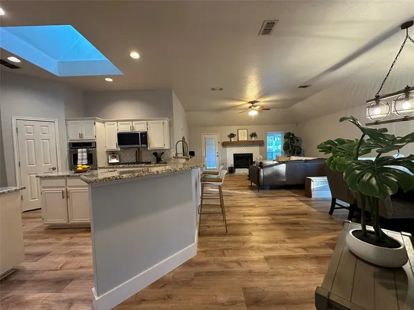 2102 Nugent Dr, Mansfield, TX 76063