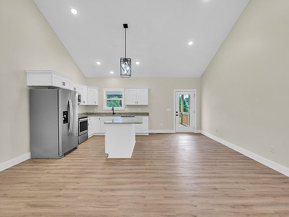 4th image of 288 Westwood Dr