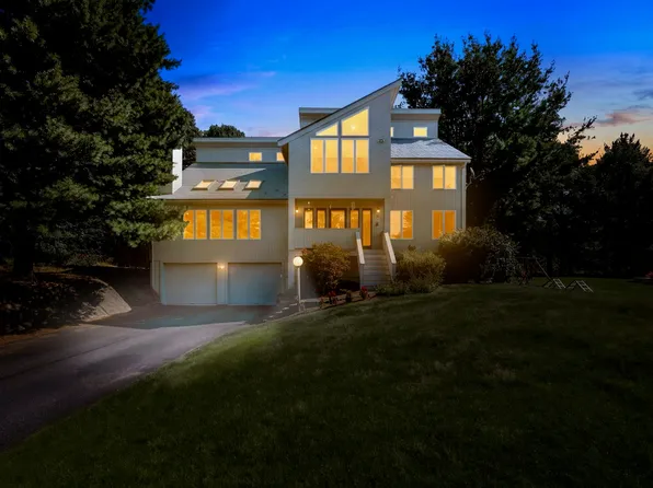 48 Hickory Dr, Worcester, MA 01609