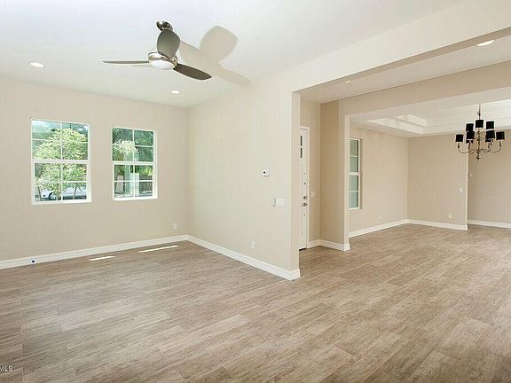 2nd image of 600 W Las Palmaritas Dr