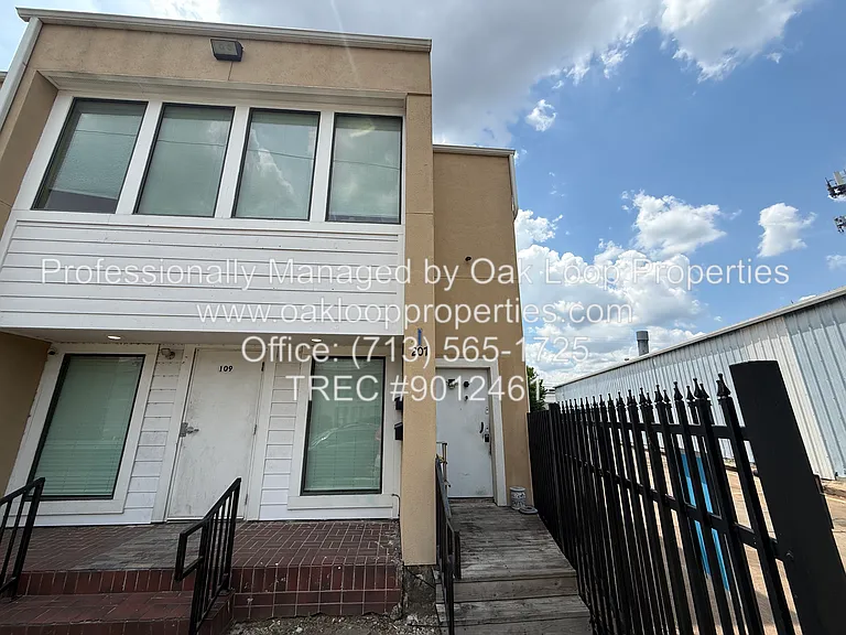 2724 Crossview Dr #205 — Photo 3