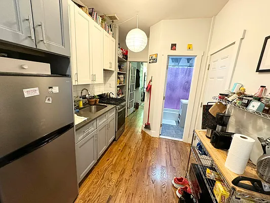 Rented by Delmark Realty LLC | media 8