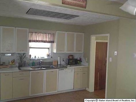 3rd image of 18 Florida Ave