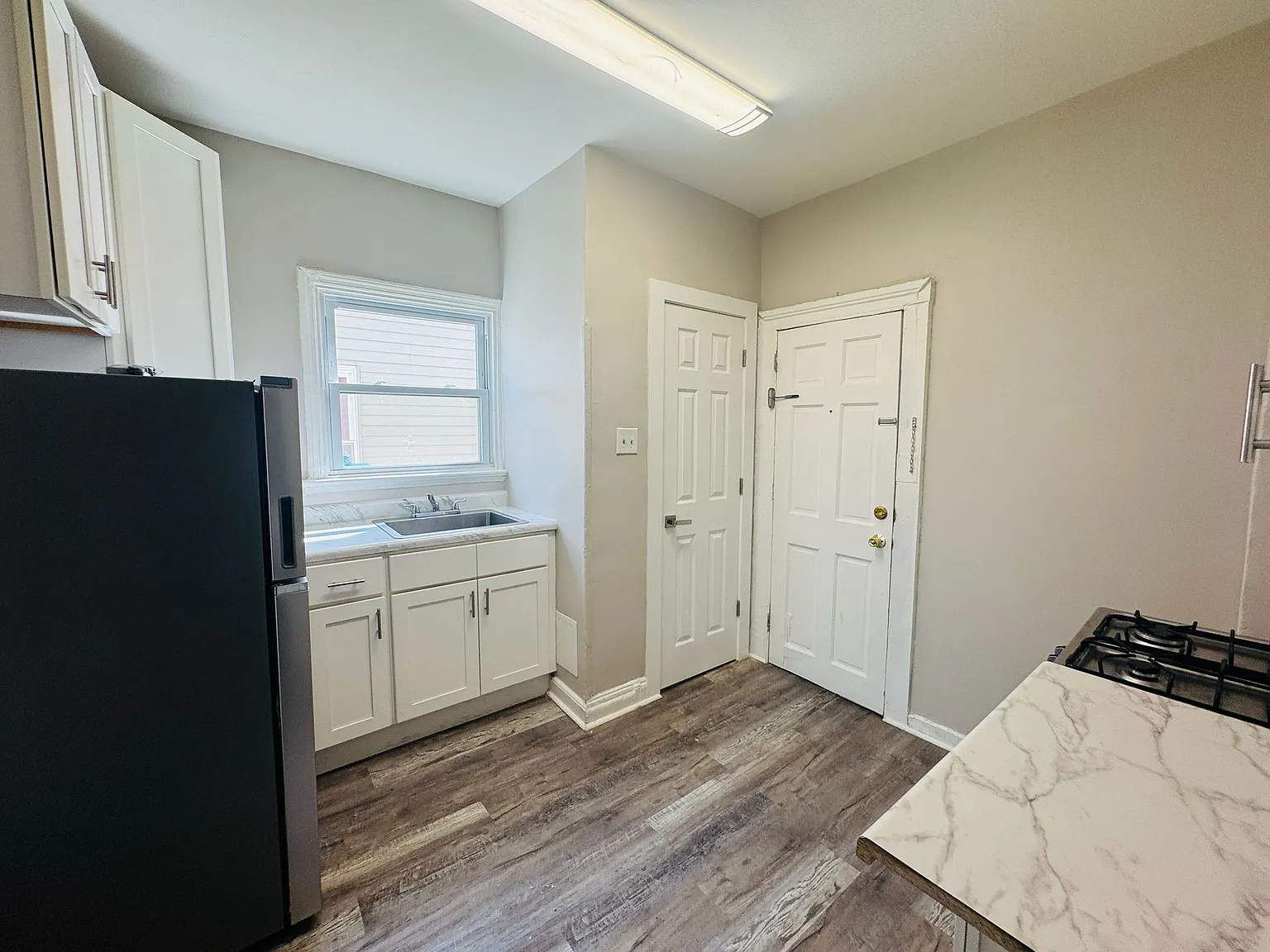 6 Jordan Ave — Photo 3