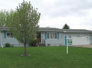 416 Crescent Dr, Thompson, ND 58278