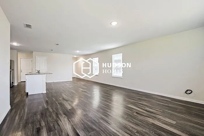 423 Shorty St — Photo 4